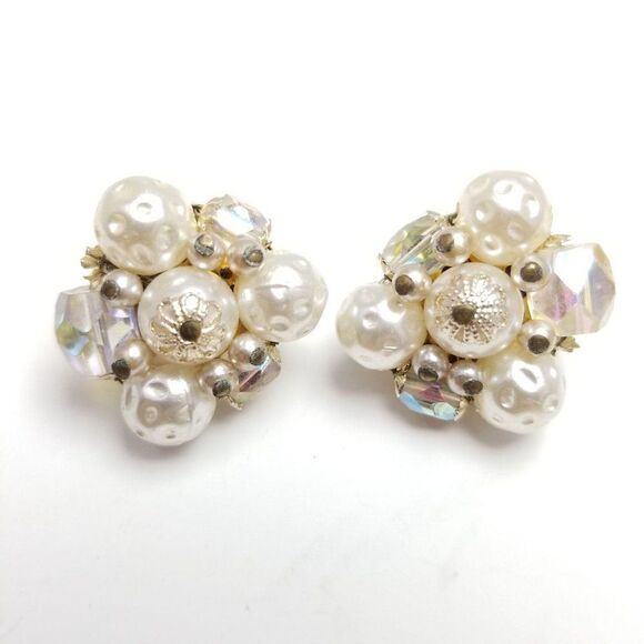 Vintage Pearly White Beaded Cluster Clip On Earrings, Retro Made in Japan - Picture 6 of 7